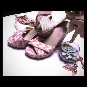 BNWOT Stuart Weitzman wedges